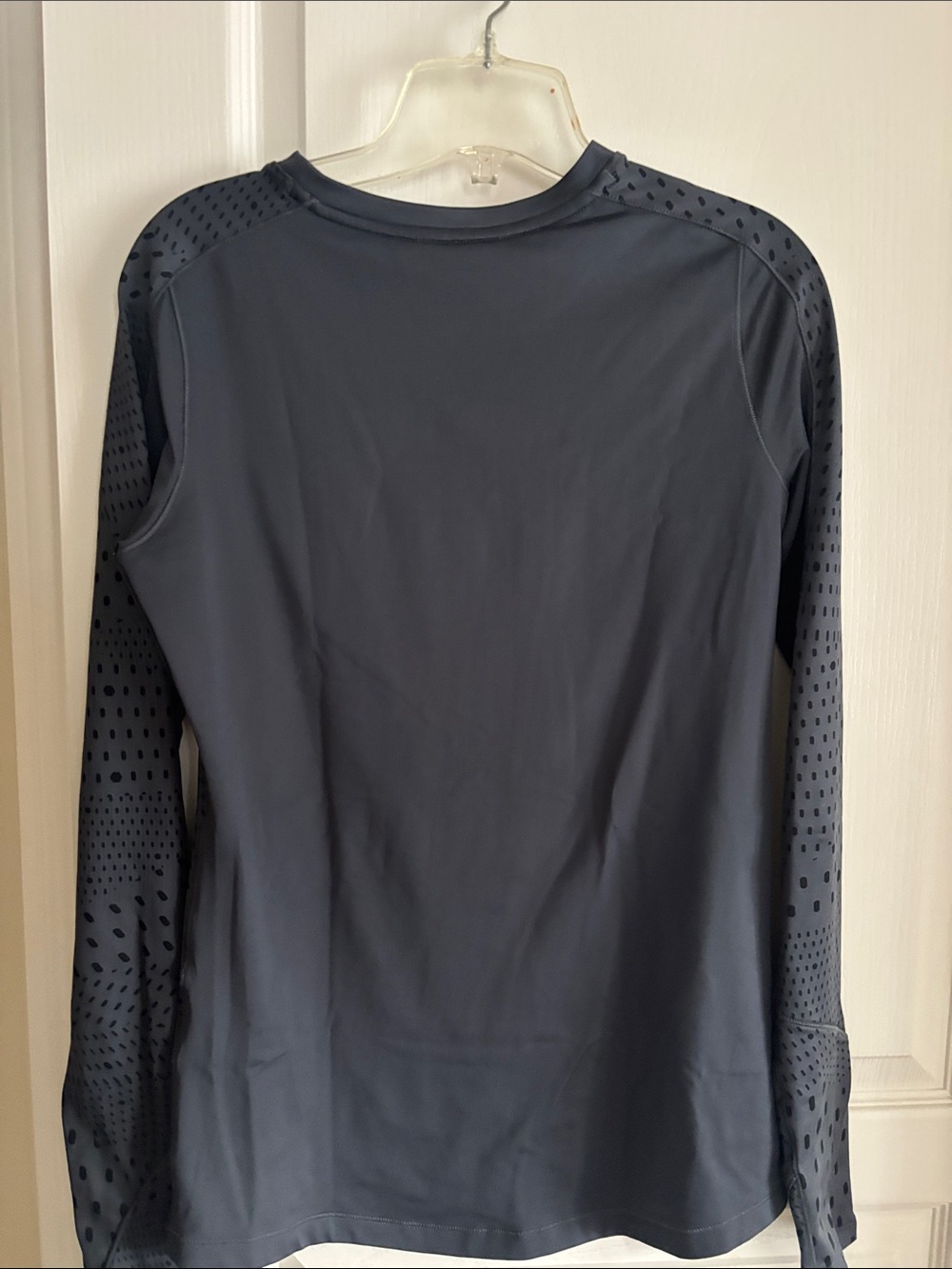Under Armour Women’s Long Sleeve Performance Top - Charcoal with Black Dots - Picture 2 of 2